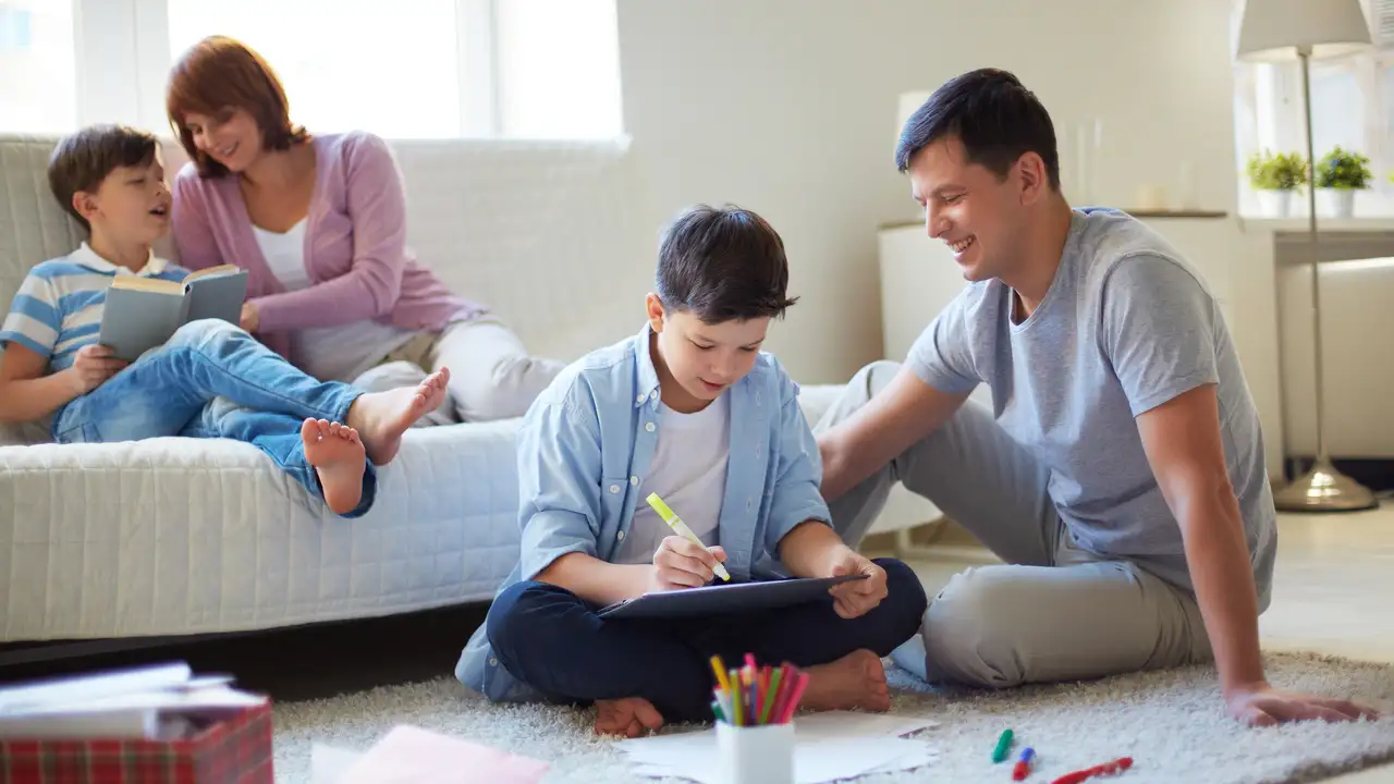 LookWhatMomFound: Real-Life Parenting Tips for Modern Families